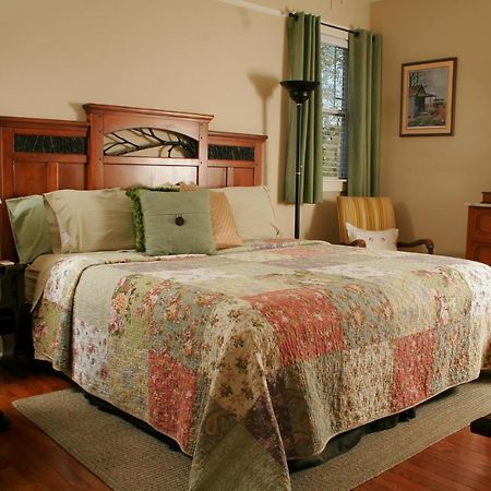 Seven Oaks Bed & Breakfast High Point Bagian luar foto