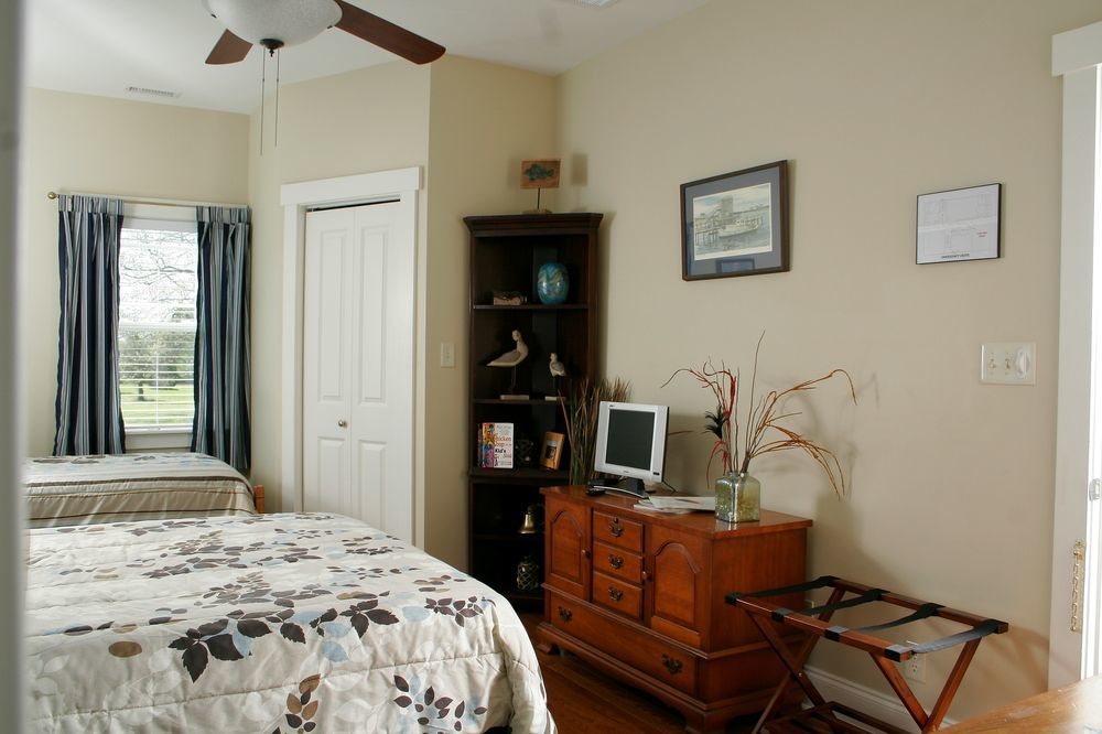 Seven Oaks Bed & Breakfast High Point Bagian luar foto