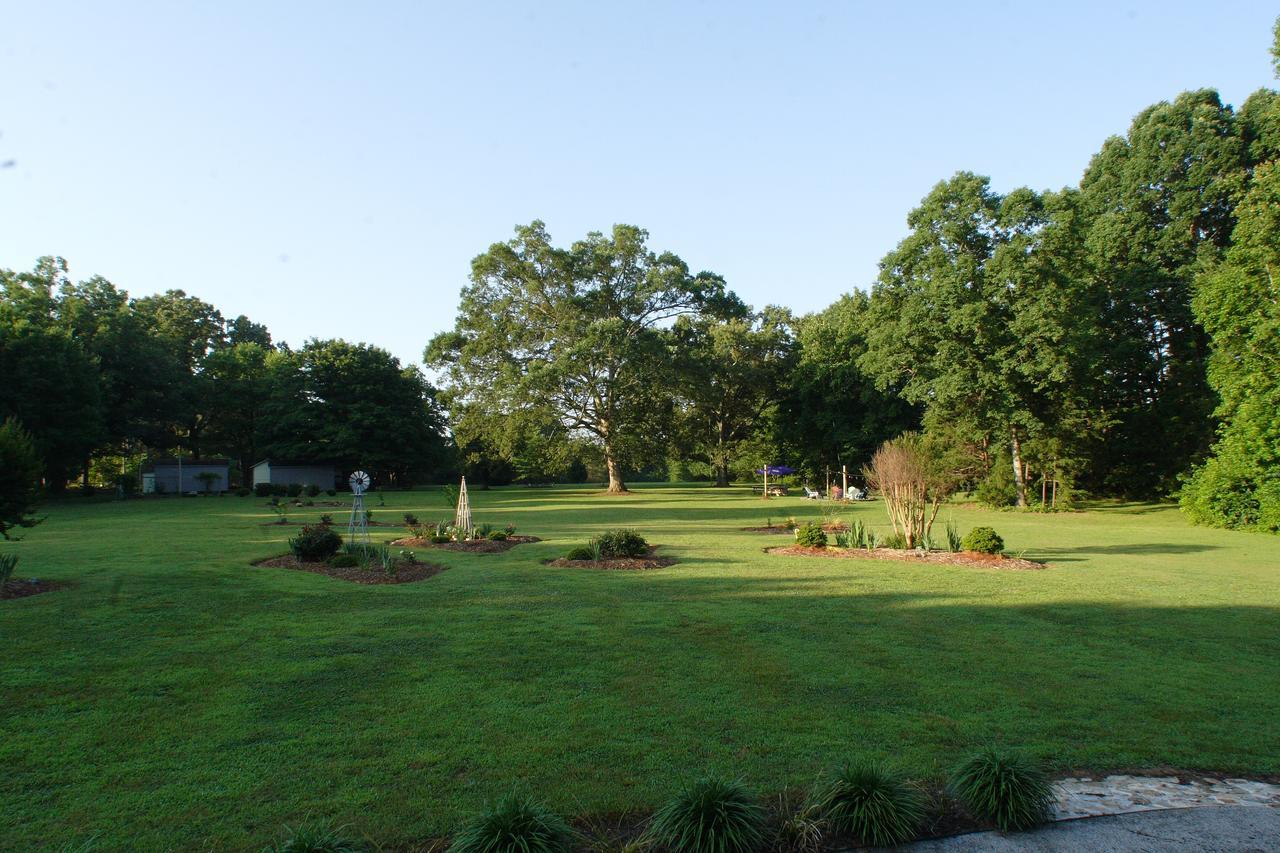 Seven Oaks Bed & Breakfast High Point Bagian luar foto