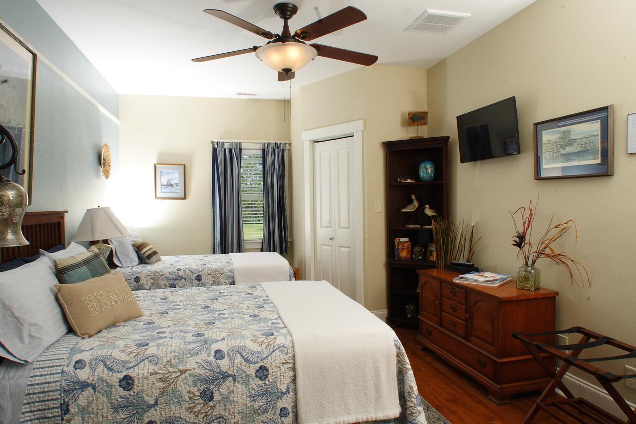 Seven Oaks Bed & Breakfast High Point Bagian luar foto