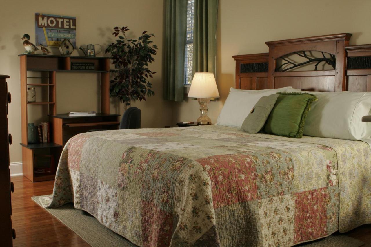 Seven Oaks Bed & Breakfast High Point Bagian luar foto