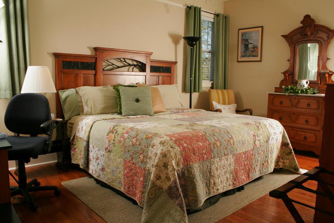 Seven Oaks Bed & Breakfast High Point Bagian luar foto